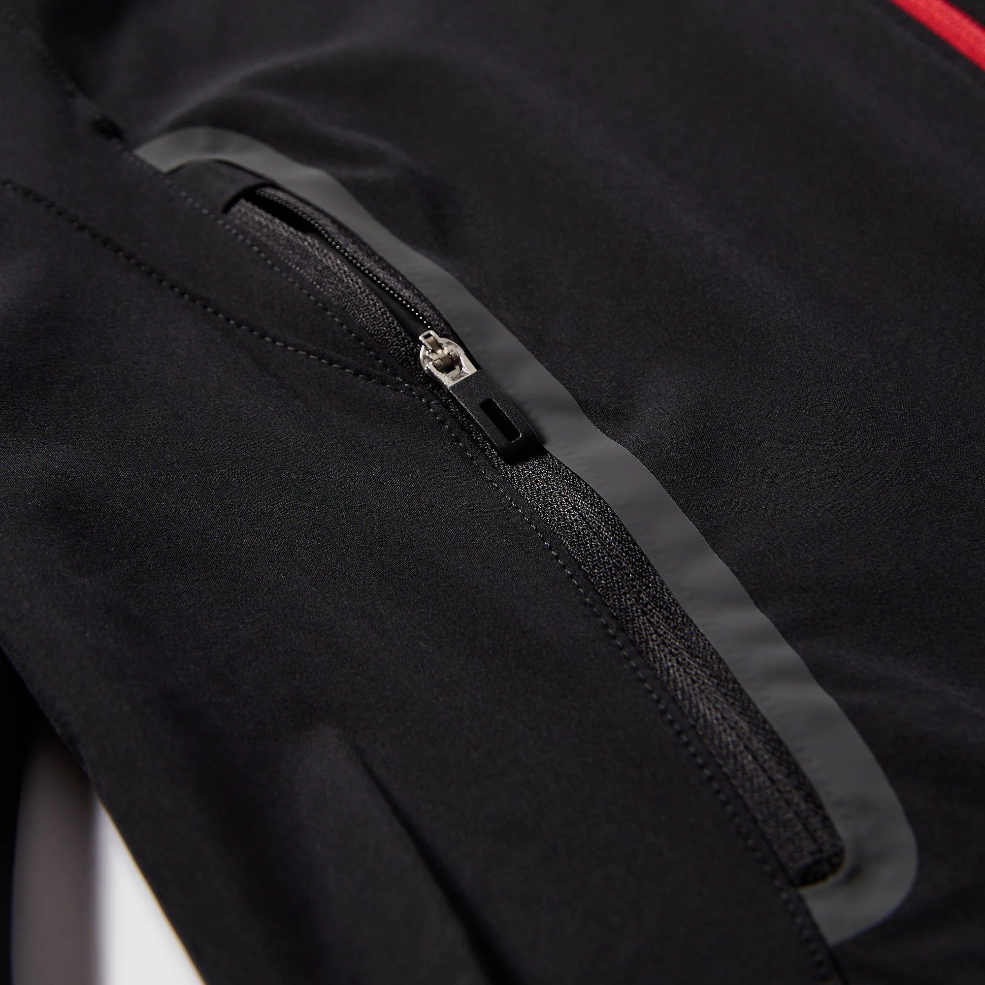 adidas Liverpool FC 25/26 VIS Tech Travel Jacket (Black/Red)