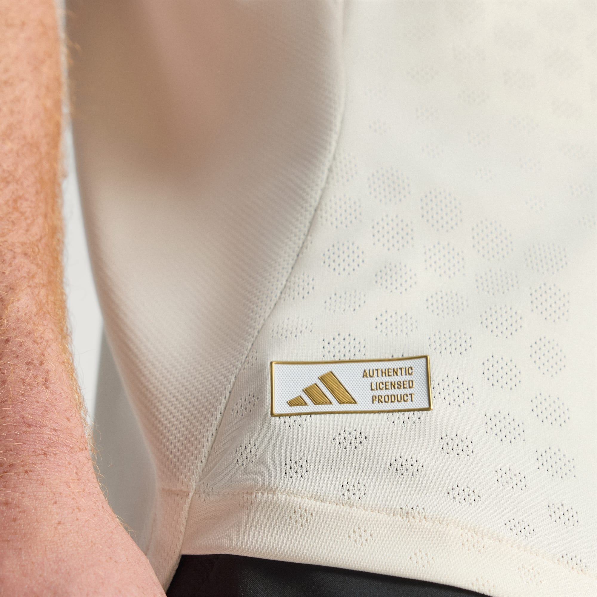 adidas Men's Liverpool Authentic Alexander Isak Away Jersey w/ EPL + No Room For Racism Patches 25/26 (Wonder White)