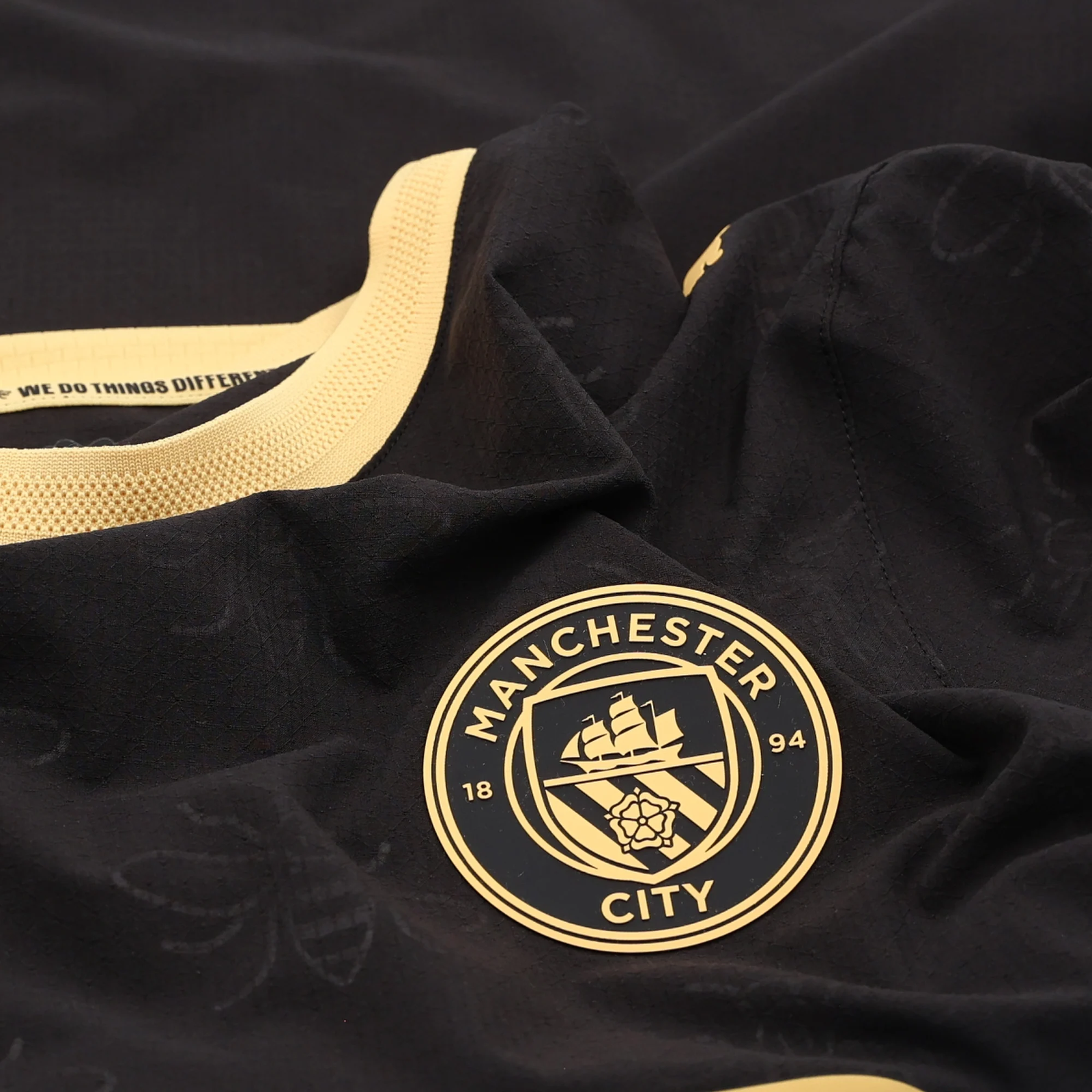 Puma Mens Manchester City Authentic Away Jersey 26/27 (Black/Yellow)