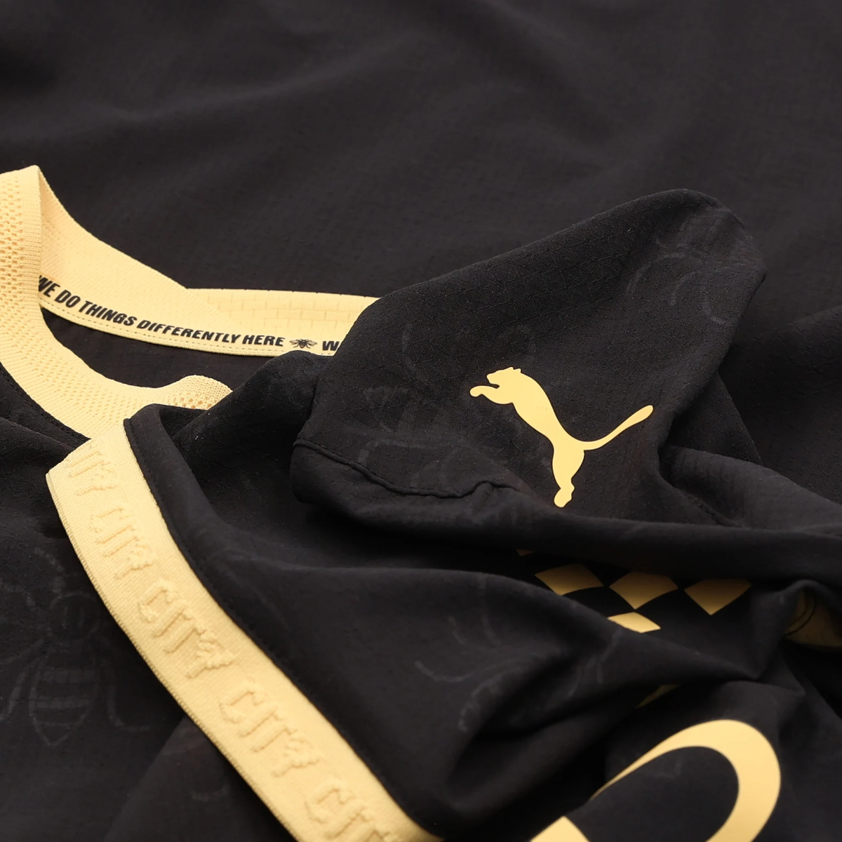 Puma Mens Manchester City Authentic Away Jersey 26/27 (Black/Yellow)
