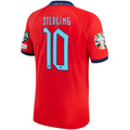 Nike Inglaterra Away Jersey 22/23 con parches de la Copa Mundial 2022 (Challenge Red/Blue Void)
