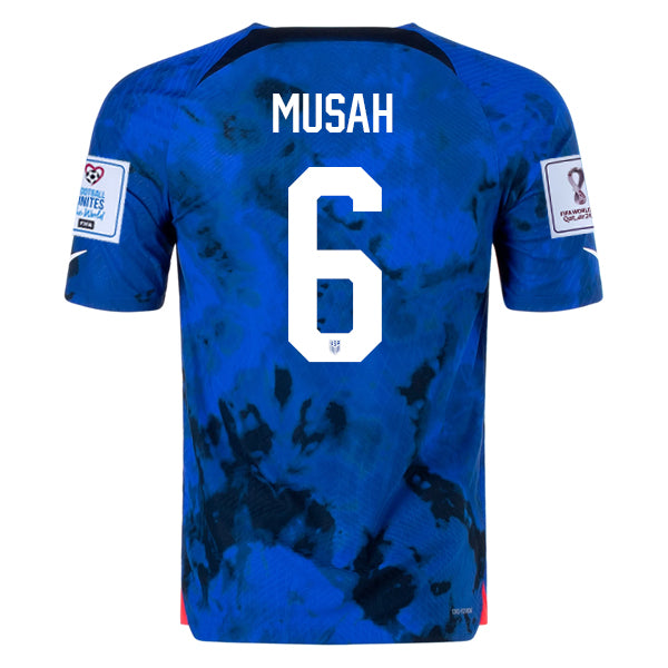 Nike Estados Unidos Musah Authentic Match Away Jersey 22/23 con parches de la Copa Mundial 2022 (Azul brillante/Blanco) 