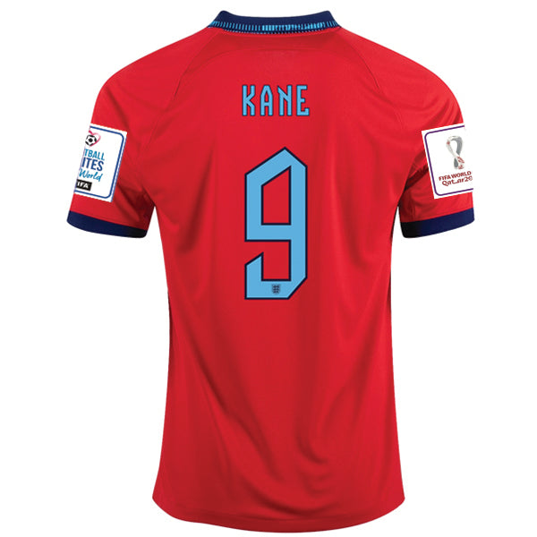 Nike Inglaterra Harry Kane Away Jersey 22/23 con parches de la Copa Mundial 2022 (Challenge Red/Blue Void)