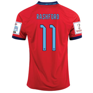 Nike Inglaterra Marcus Rashford Away Jersey 22/23 con parches de la Copa Mundial 2022 (Challenge Red/Blue Void)