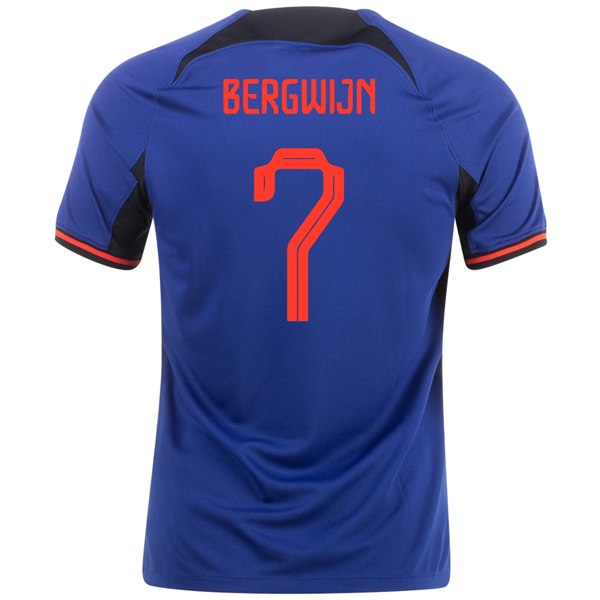 Camiseta Nike Holanda Steven Bergwijn Visitante 22/23 (Azul Profundo/Rojo Habanero)